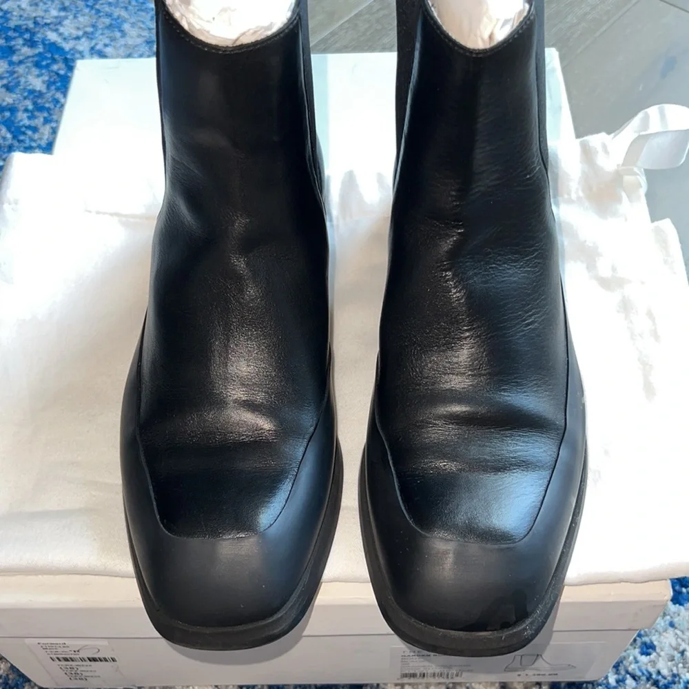 ❌SOLD❌ The Row
Garden Leather Short Boots 38 - Picture 11 of 17